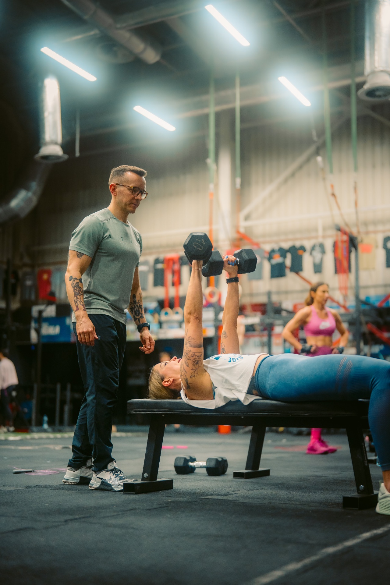 Trening siłowy z hantlami w CrossFit 72D